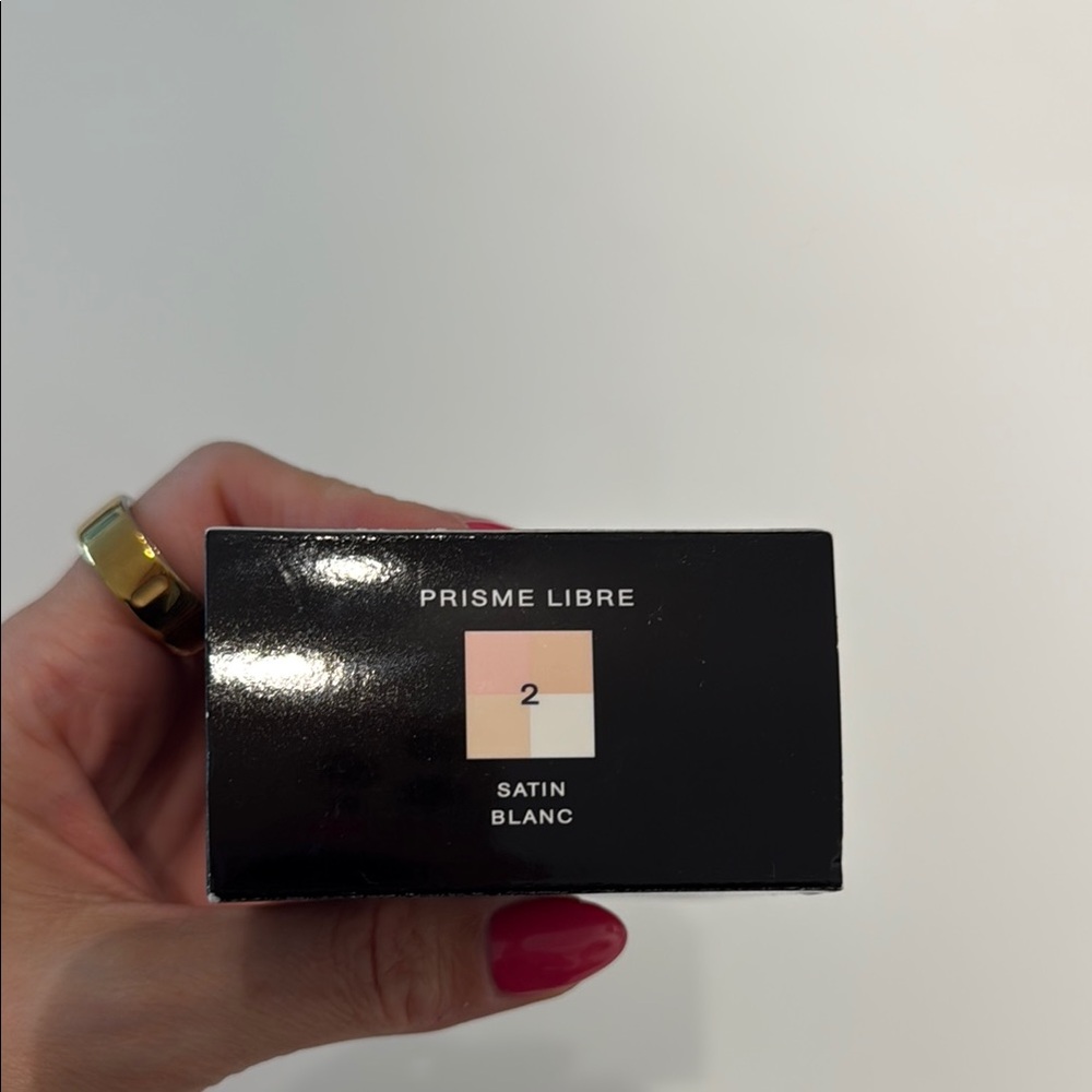 Givenchy Prisme Libre Satin Blanc (Old Formula) - Picture 7 of 7